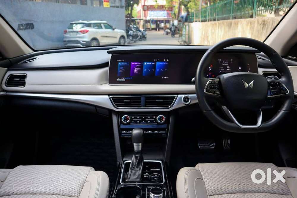 Mahindra Xuv700 2.0 Ax 7 Petrol At Luxury Pack Str, 2024, Petrol