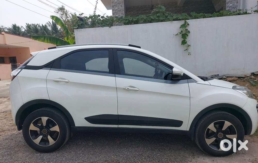 Tata Nexon 2018 Diesel 100000 Km Driven