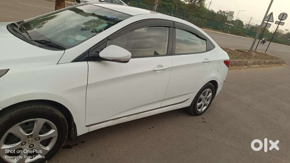 Hyundai Fluidic Verna 2012