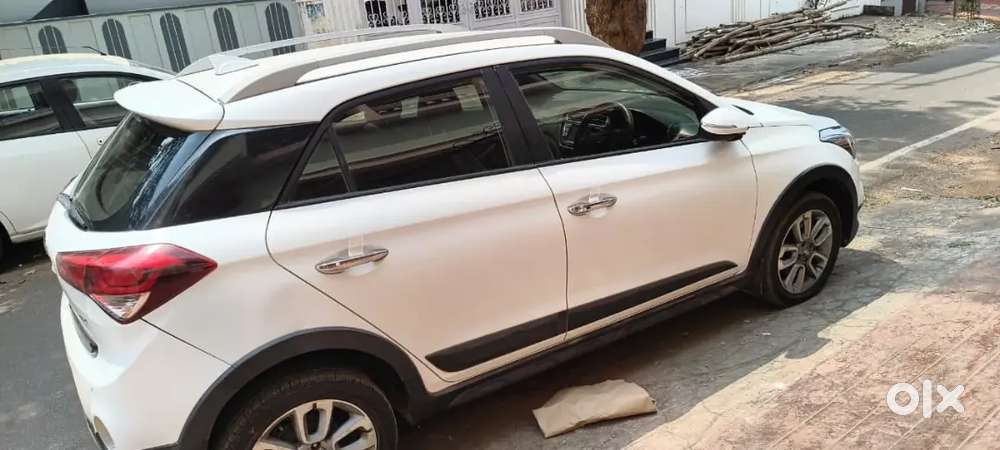 High End Version Hundai I20 Active, Well Maintained, Zero Complaints
