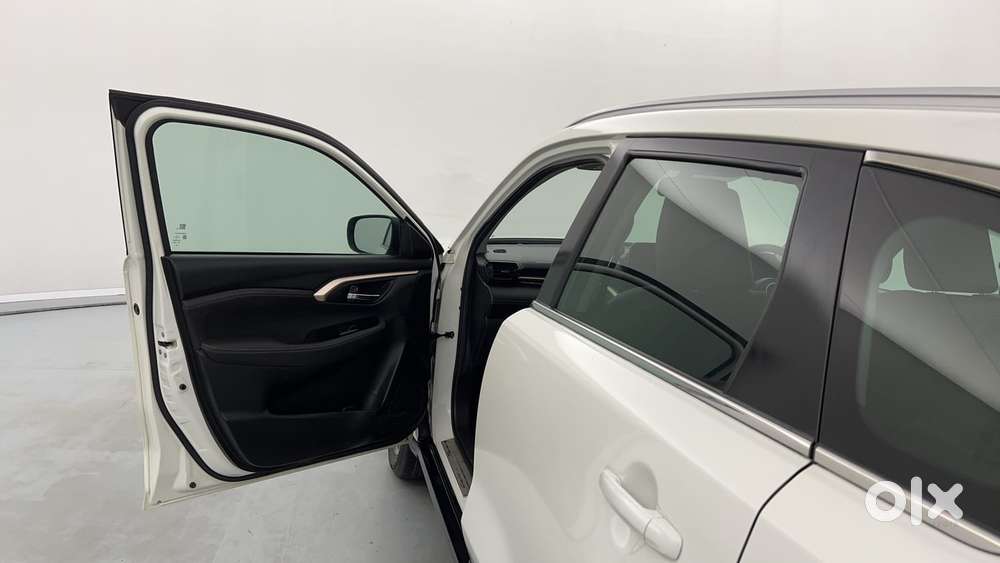 Maruti Suzuki Grand Vitara 1.5 Alpha Plus Intelligent Hybrid Ecvt, 2..