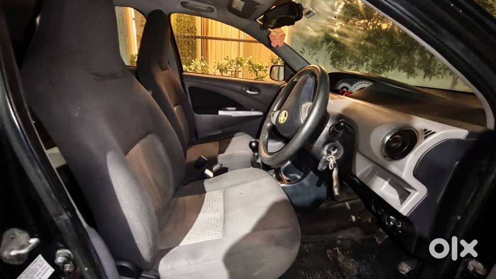 Toyota Etios V, 2011, Petrol
