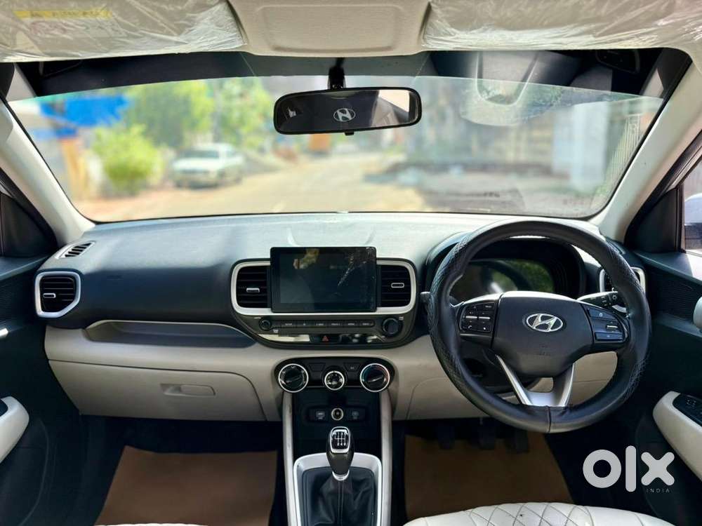 Hyundai Venue 2023 Diesel Well Maintained