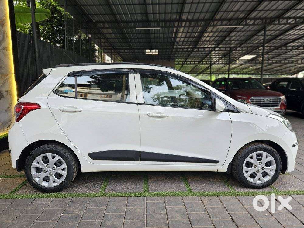 Hyundai Grand I10 Sportz, 2016, Petrol