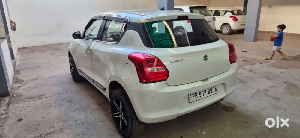 Maruti Suzuki Swift 2021 1.2 Vxi Amt