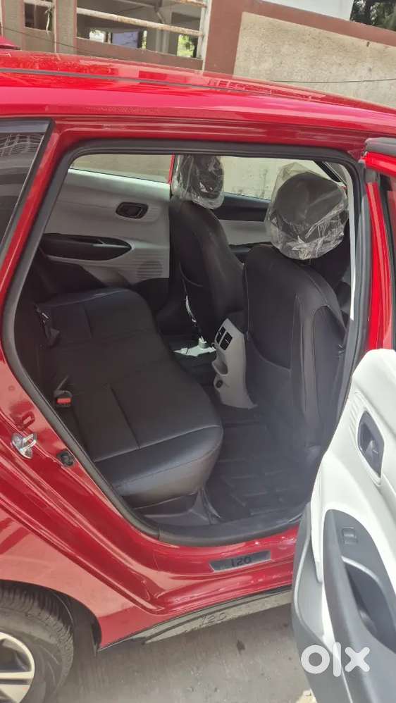 Like-new Hyundai I20 Sportz Manual  5.8k Km  ₹1.8l Premium Upgrades