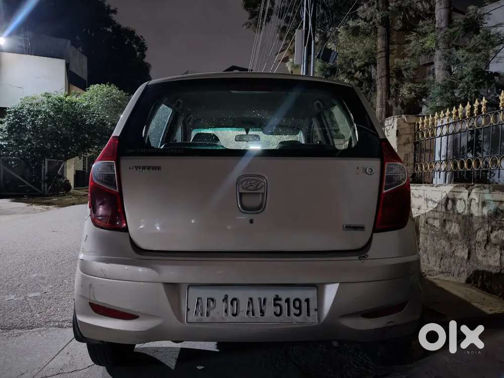 Hyundai I10 Champagne Gold Colour Car For Sale.