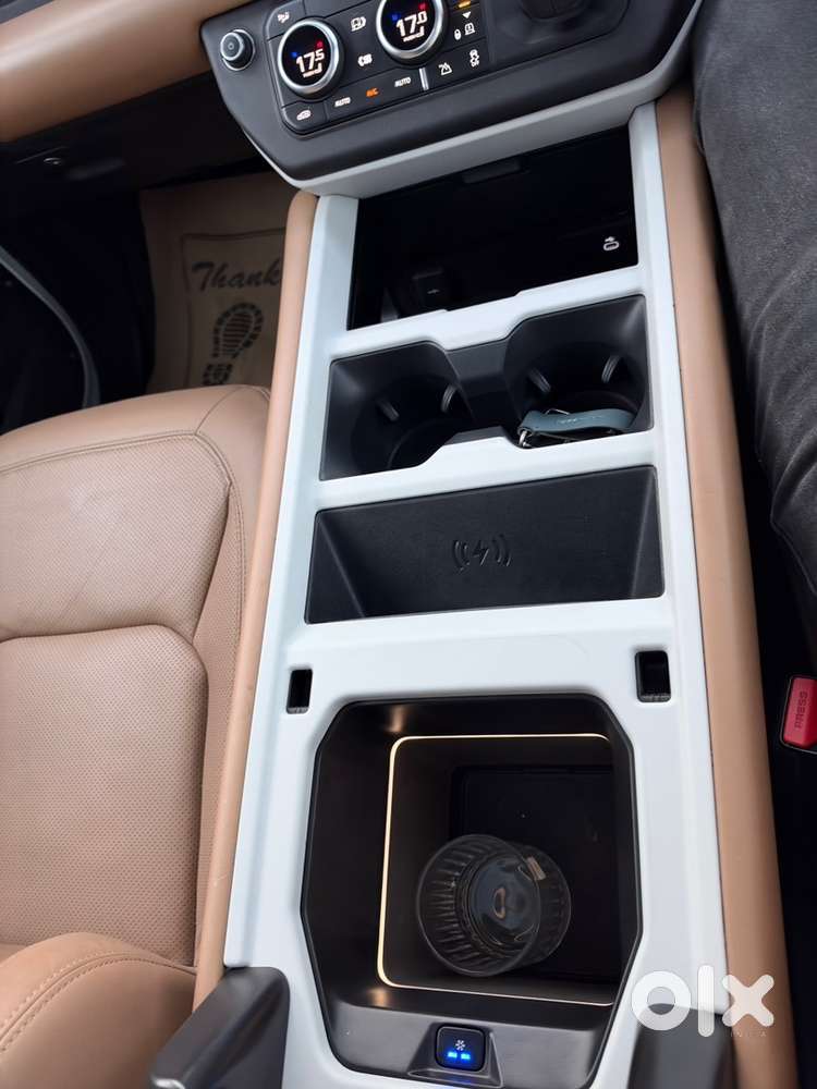 Land Rover Defender 2025