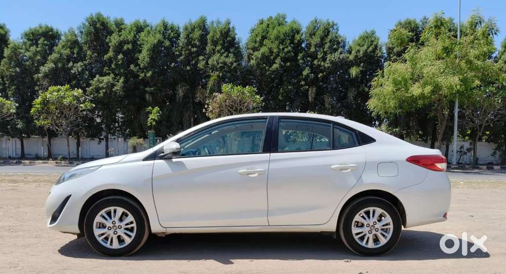 Toyota Yaris V Cvt, 2019, Petrol