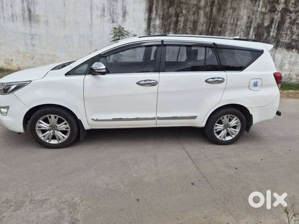 Toyota Innova Crysta 2.8z Automatic, 2016, Diesel