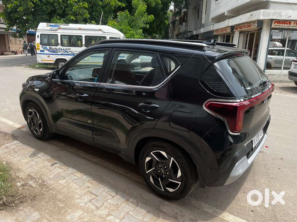Kia Sonet Htk Optional With Sunroof