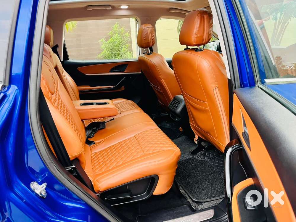 Mahindra Xuv700 2.0 Ax 5 Petrol Mt 7 Str, 2022, Petrol