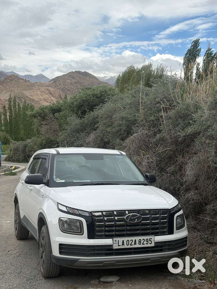 Hyundai Venue Petrol 2024