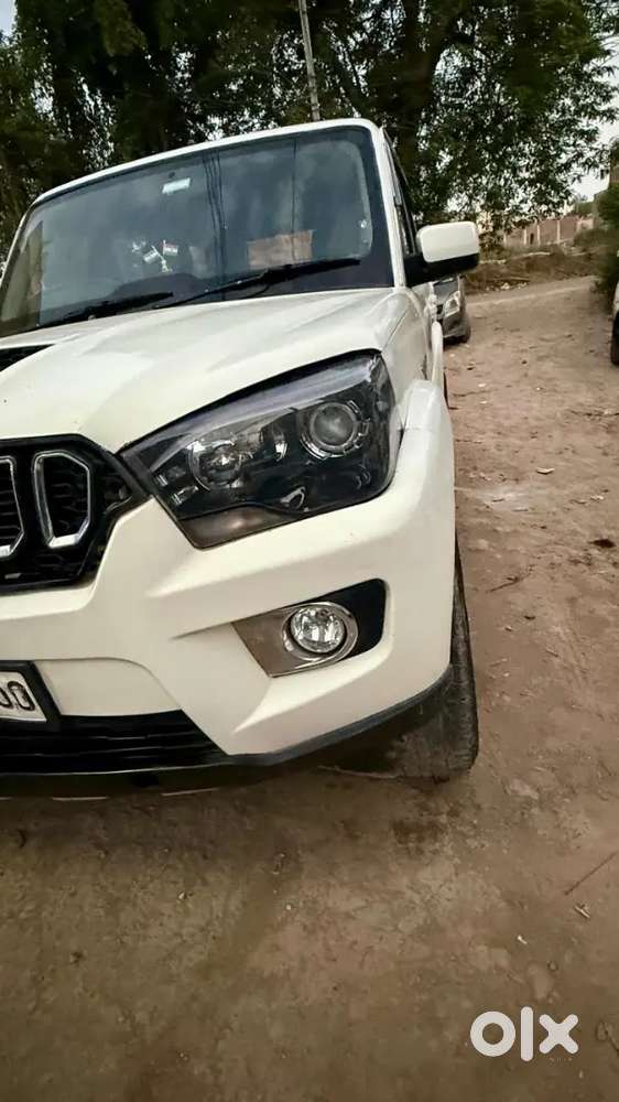 Mahindra Scorpio S6 Plus Hybrid 2017