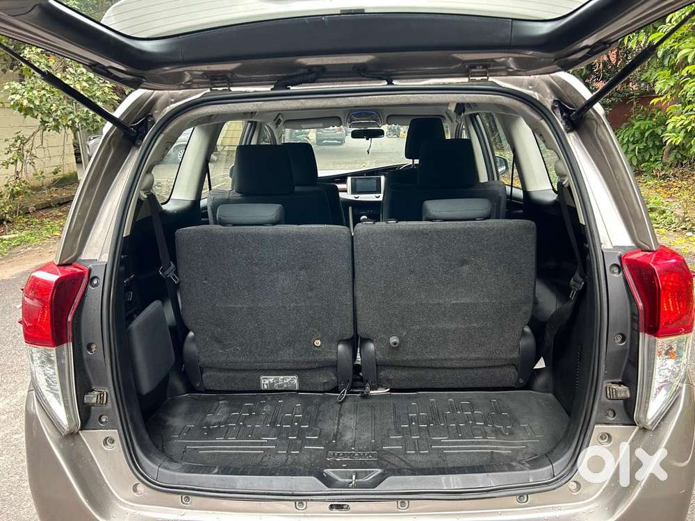 Toyota Innova Crysta 2.4 V 7 Str, 2016, Diesel