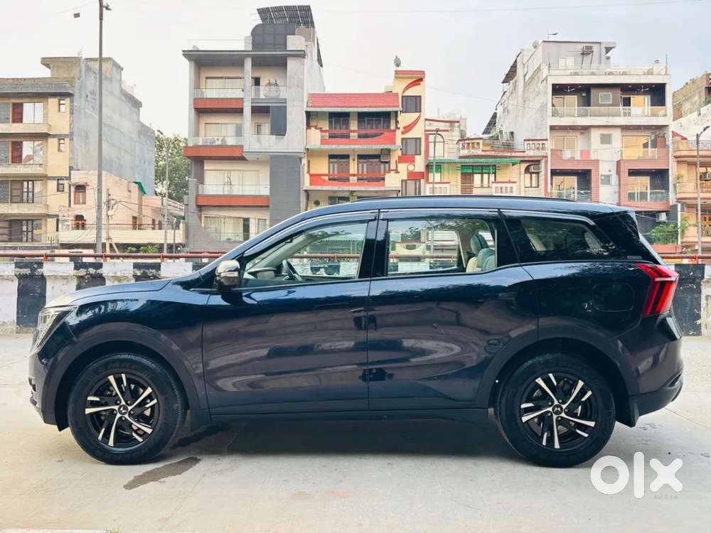 Mahindra Xuv700 2.0 Ax 5 Petrol Mt 7 Str, 2025, Petrol