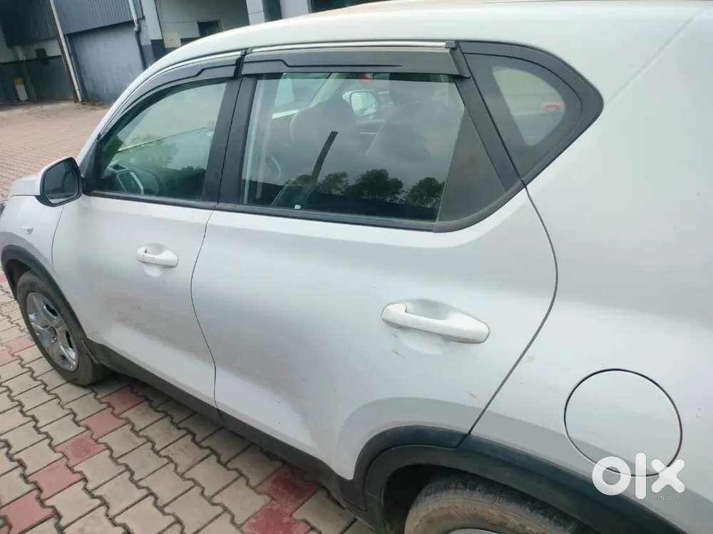 गाड़ी की कंडीशन अच्छी है एक हाथ की गाड़ी है ।