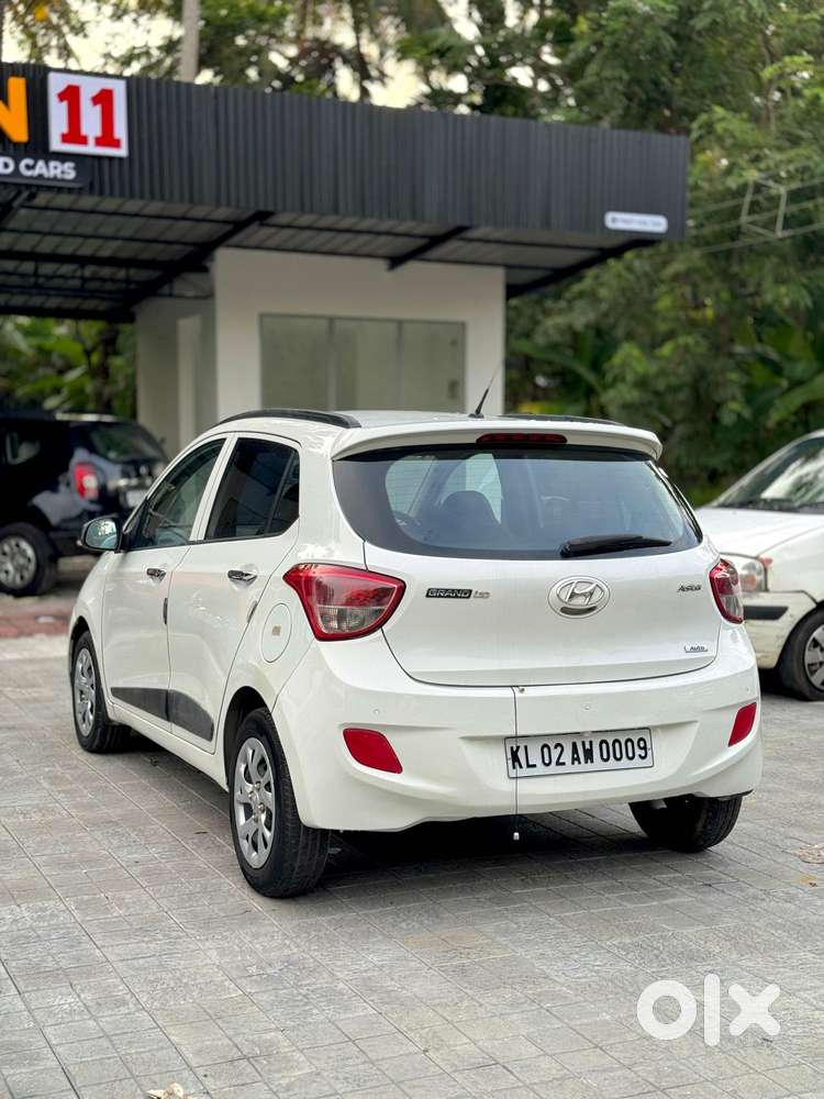 Hyundai Grand I10 At Sportz, 2015, Petrol