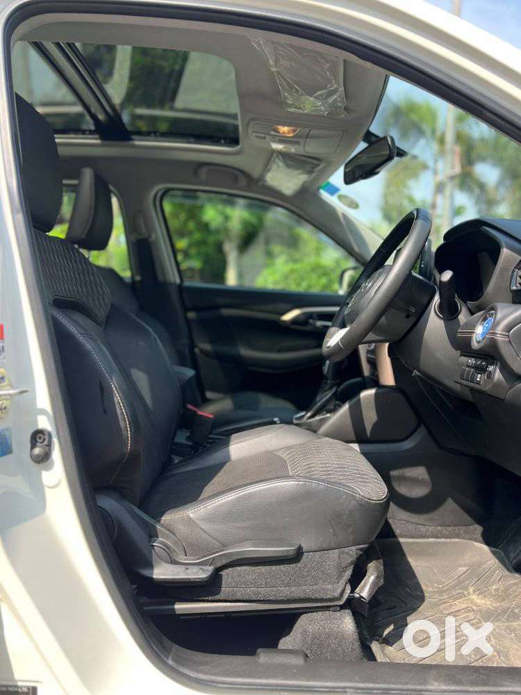 Maruti Suzuki Grand Vitara 1.5 Alpha Plus Dual Tone Intelligent Hybr..