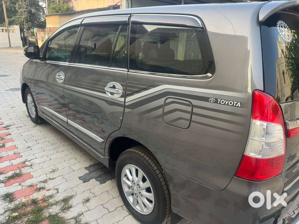 Toyota Innova 2.5 V 8 Str, 2014, Diesel