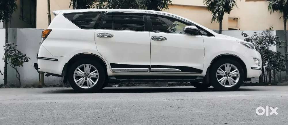 Toyota Innova Crysta Desember 2018 White