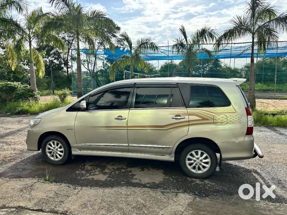 Toyota Innova 8 Str 2012