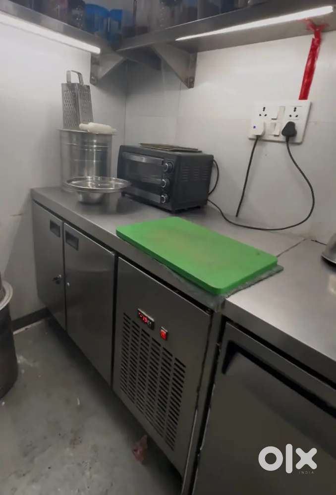 Undercounter fridge chiller with worktable for cafe