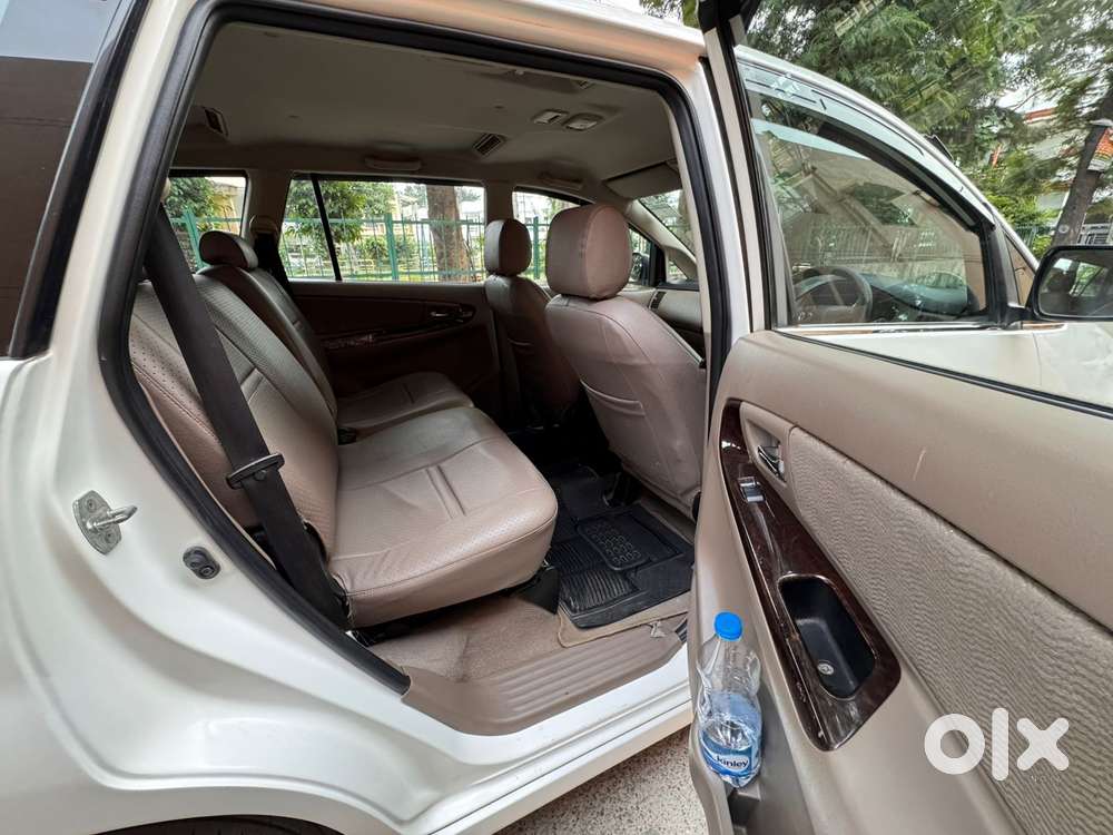 Toyota Innova 2.5 G (diesel) 7 Seater Bs Iv, 2015, Diesel