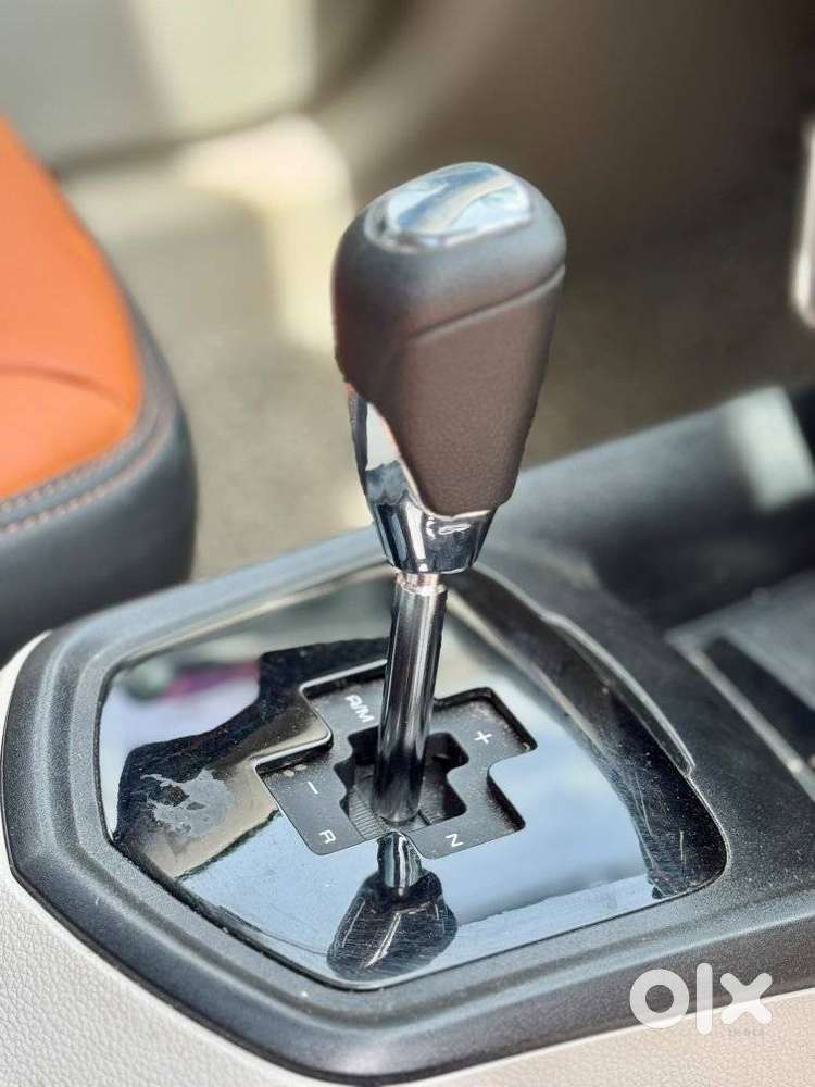 Mahindra Xuv300 W6 Amt Diesel, 2024, Diesel