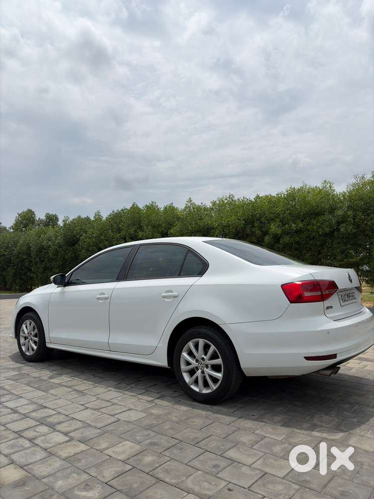 Volkswagen Jetta Petrol 2015 facelift