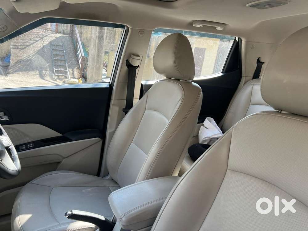 Hp37 1.5 Yr White Xuv 300 For Urgent Sale