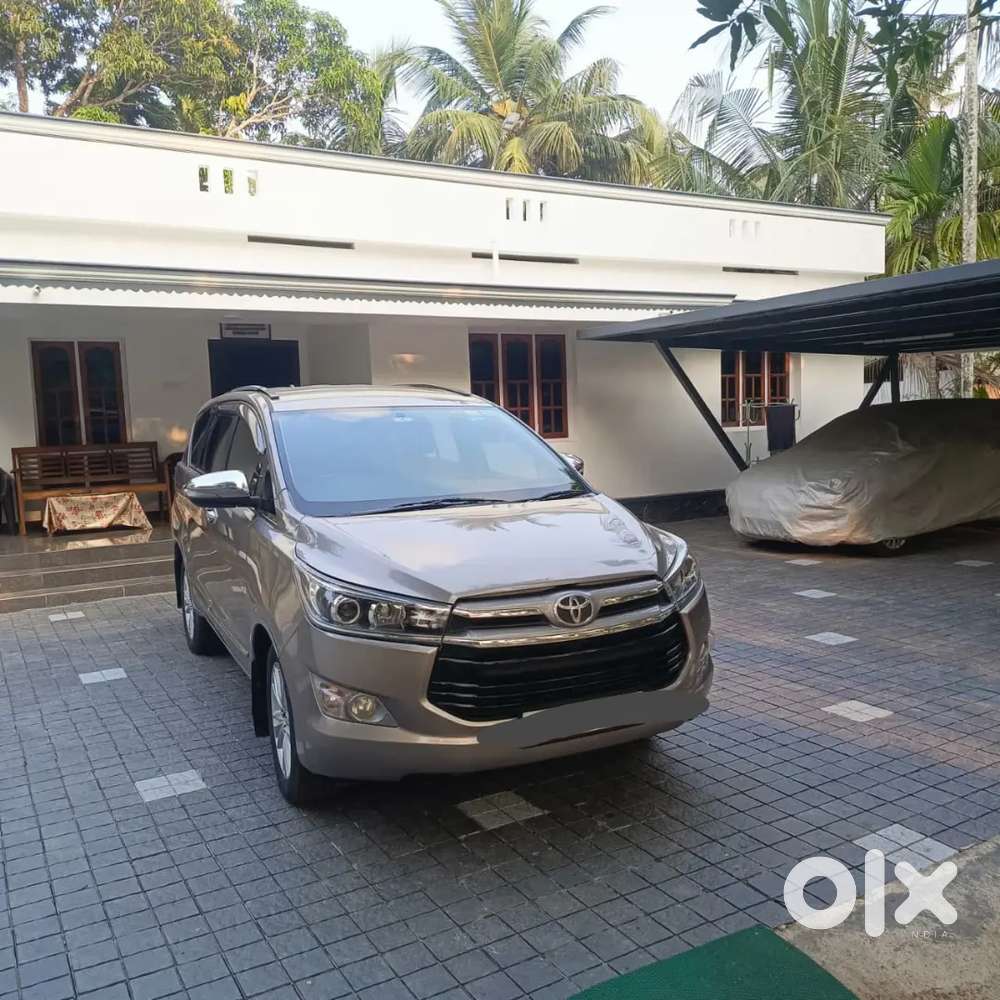 Toyota/innova Crysta