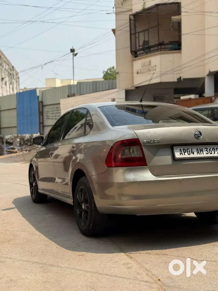 Skoda Rapid 2012 Diesel 120000 Km Driven