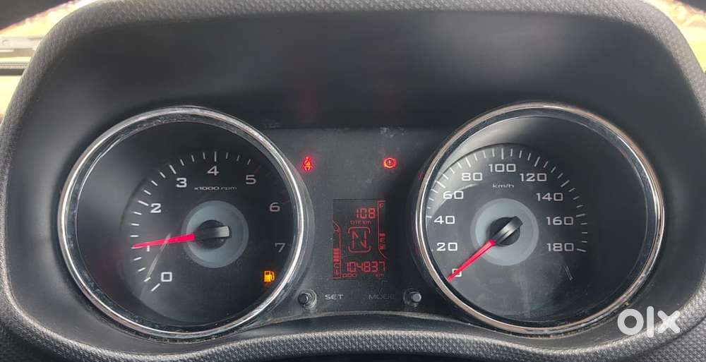 Mahindra Tuv 300 T10 Opt Dual Tone, 2017, Diesel