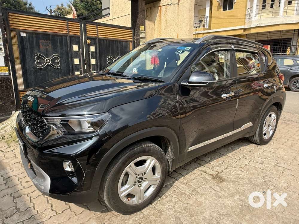 Kia Sonet 2023 Petrol Semi Automatic -black Color With Sunroof