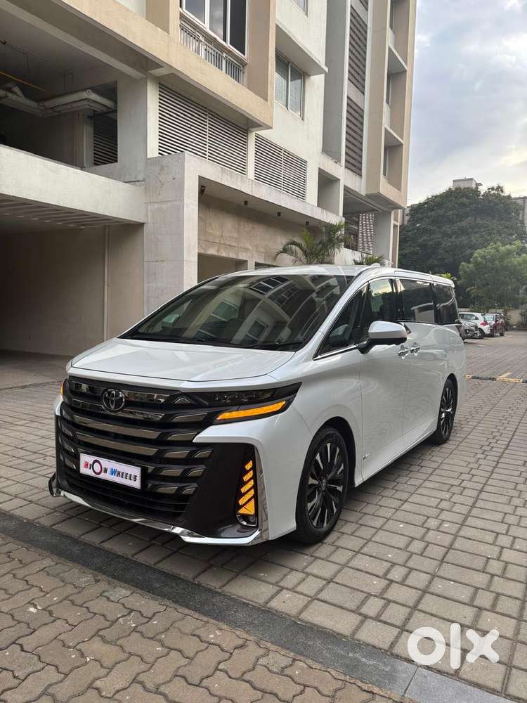 Toyota Vellfire Vip – Executive Lounge, 2024, Petrol