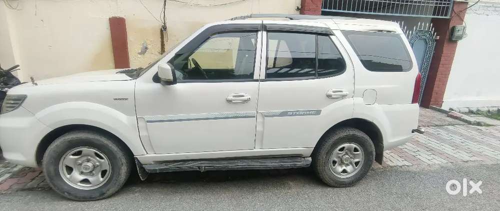Tata Safari Storme 2017 With Average Of 15kmpl
