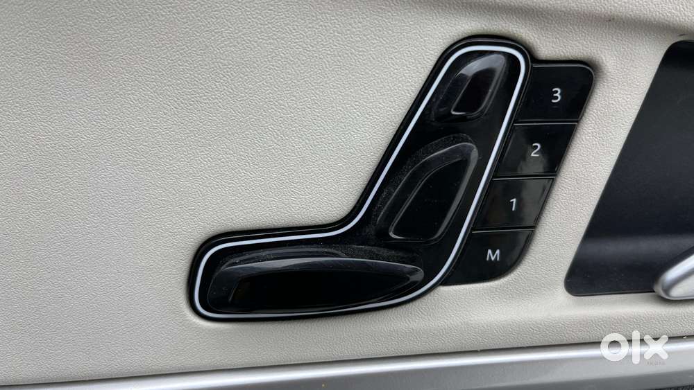 Mahindra Xuv700 2.0 Ax 7 Petrol At Luxury Pack Str, 2023, Petrol