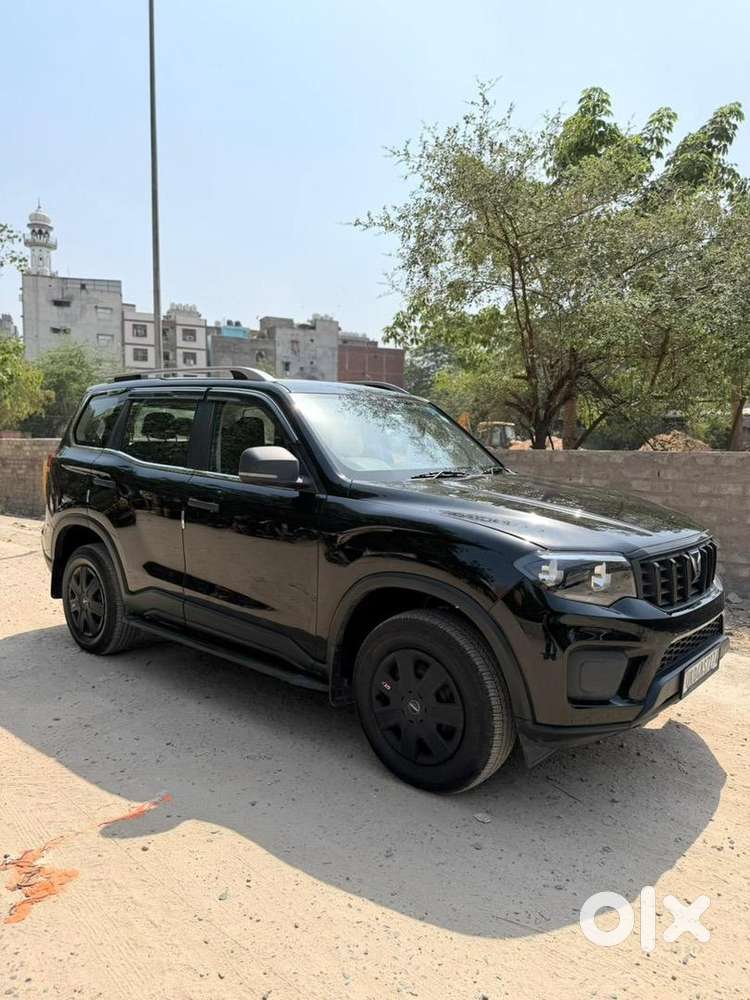 Scorpio N Z2 Petrol Black Colour