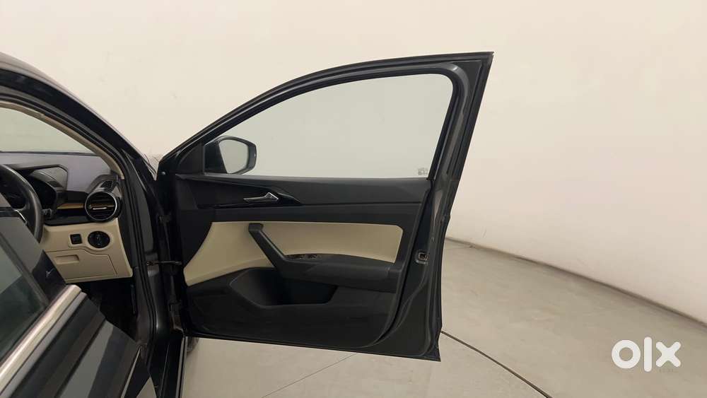 Skoda Slavia Style 1.0l Tsi Mt, 2023, Petrol
