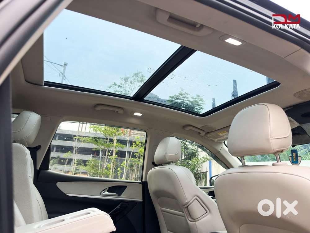 Mahindra Xuv700 2.0 Ax 7 Petrol At Luxury Pack Str, 2025, Petrol