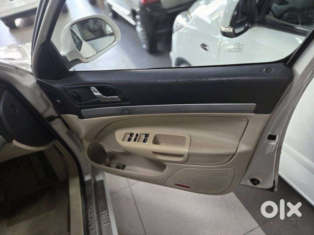 Skoda Laura Ambition 2.0 Tdi Cr Mt, 2011, Diesel