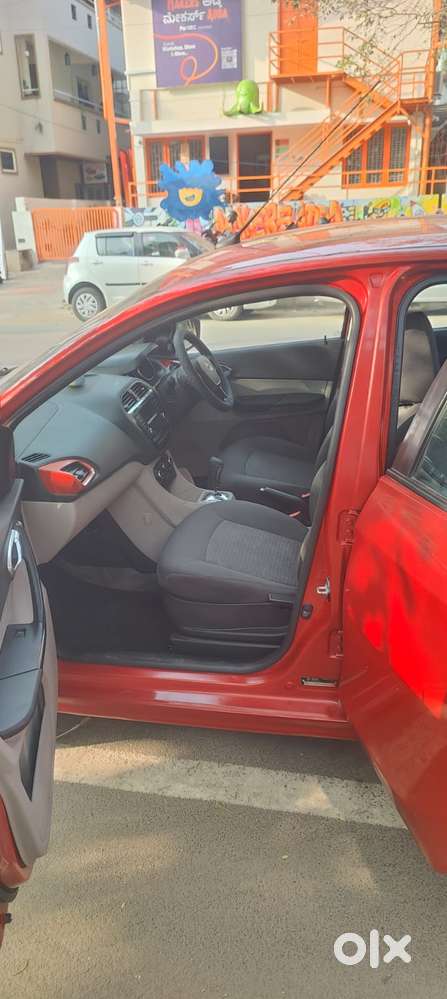 Tata Tiago 1.2 Revotron Xza, 2018, Petrol