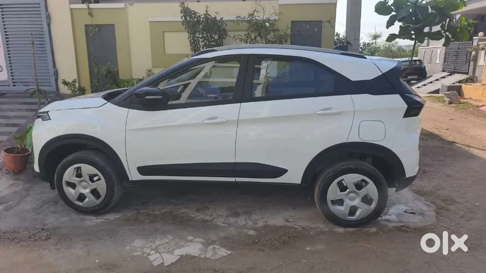 Tata Nexon 2025 Petrol 3300 Km Driven,