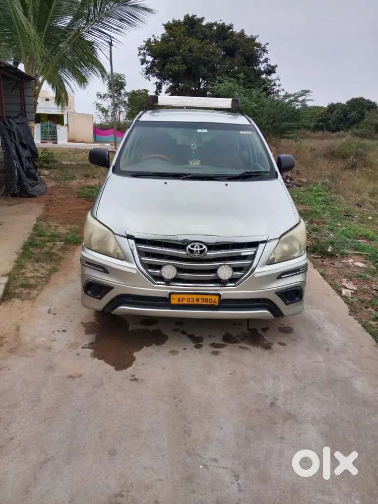 Toyoto Innova 2.0 G-slf 7 Str - Urgent