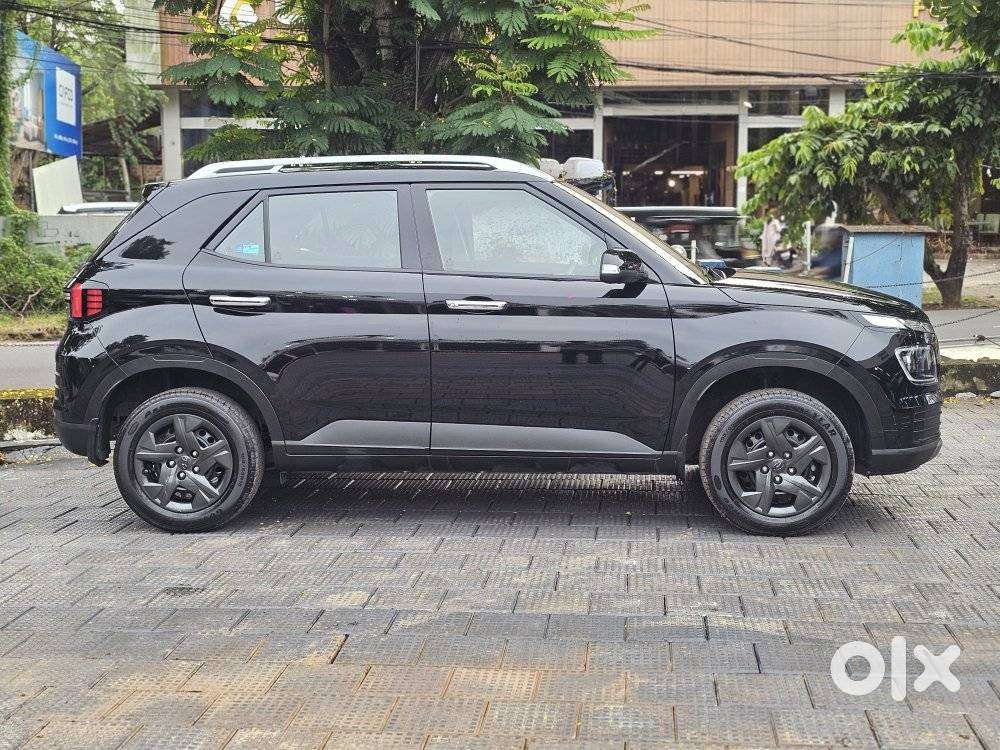 Hyundai Venue 1.2 S (o), 2024, Petrol