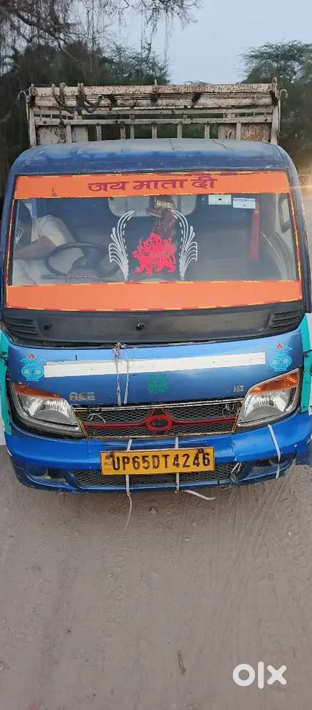 Ek Hath Chli Hai Sab Kuch Thik Hai Chla Ke Dekh Skte Hai