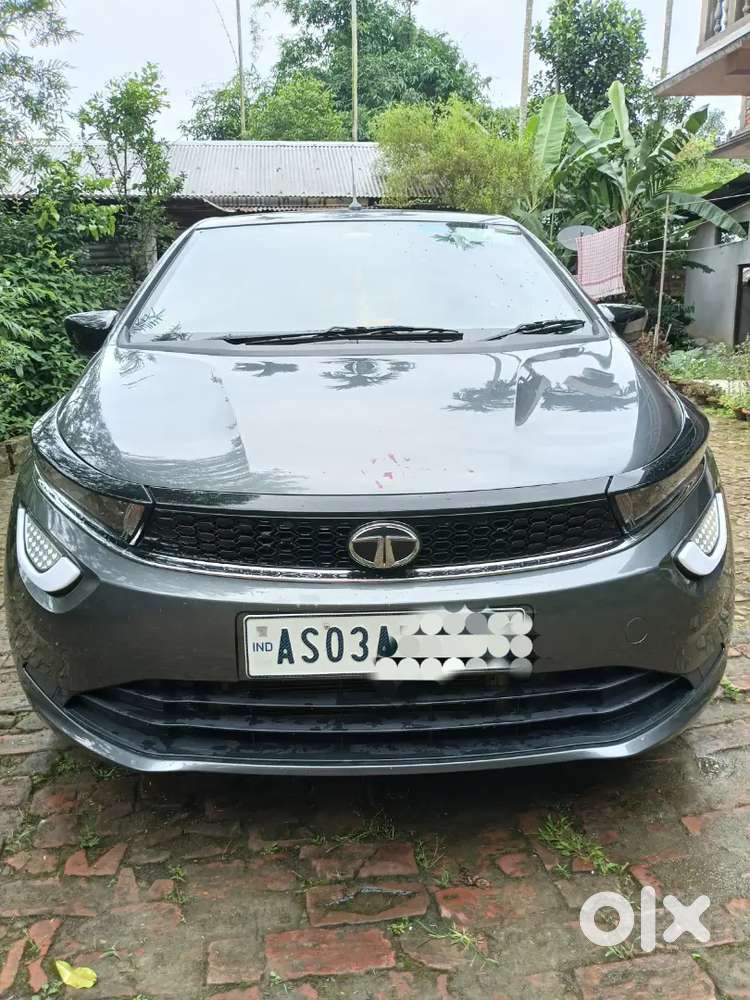 Tata Altroz 2022 Petrol 14000 Km Driven.all Documents Up To Date.