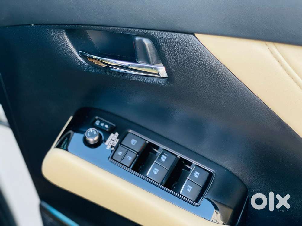 Toyota Vellfire 2.5 Executive Lounge, 2021, Cng & Hybrids