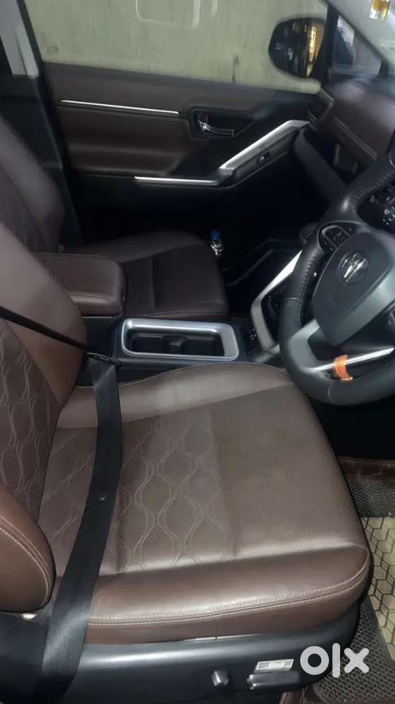 Toyota Innova Hycross Zx Top Model,  2023